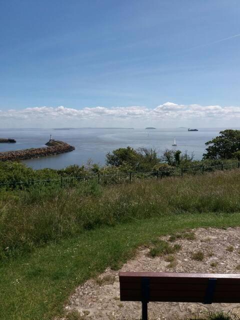 باري Spacious Townhouse With Sea Views Near Cardiff المظهر الخارجي الصورة