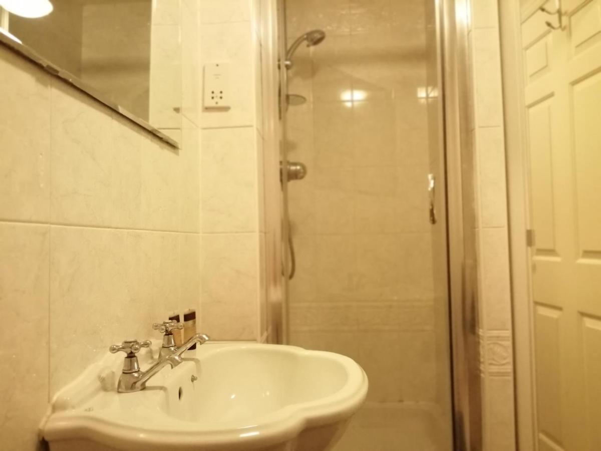 باري Spacious Townhouse With Sea Views Near Cardiff المظهر الخارجي الصورة